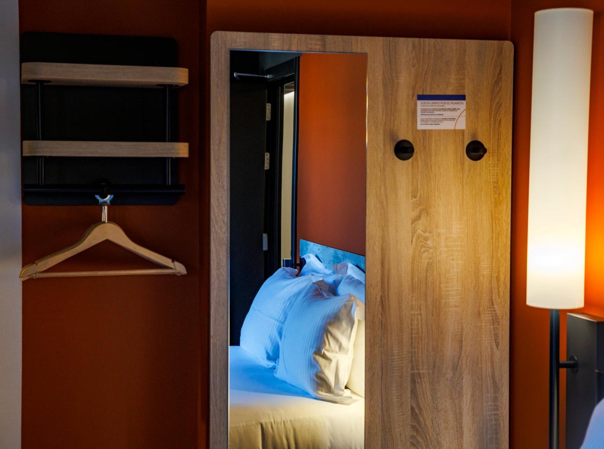 Ibis Budget Logrono Centro Esterno foto