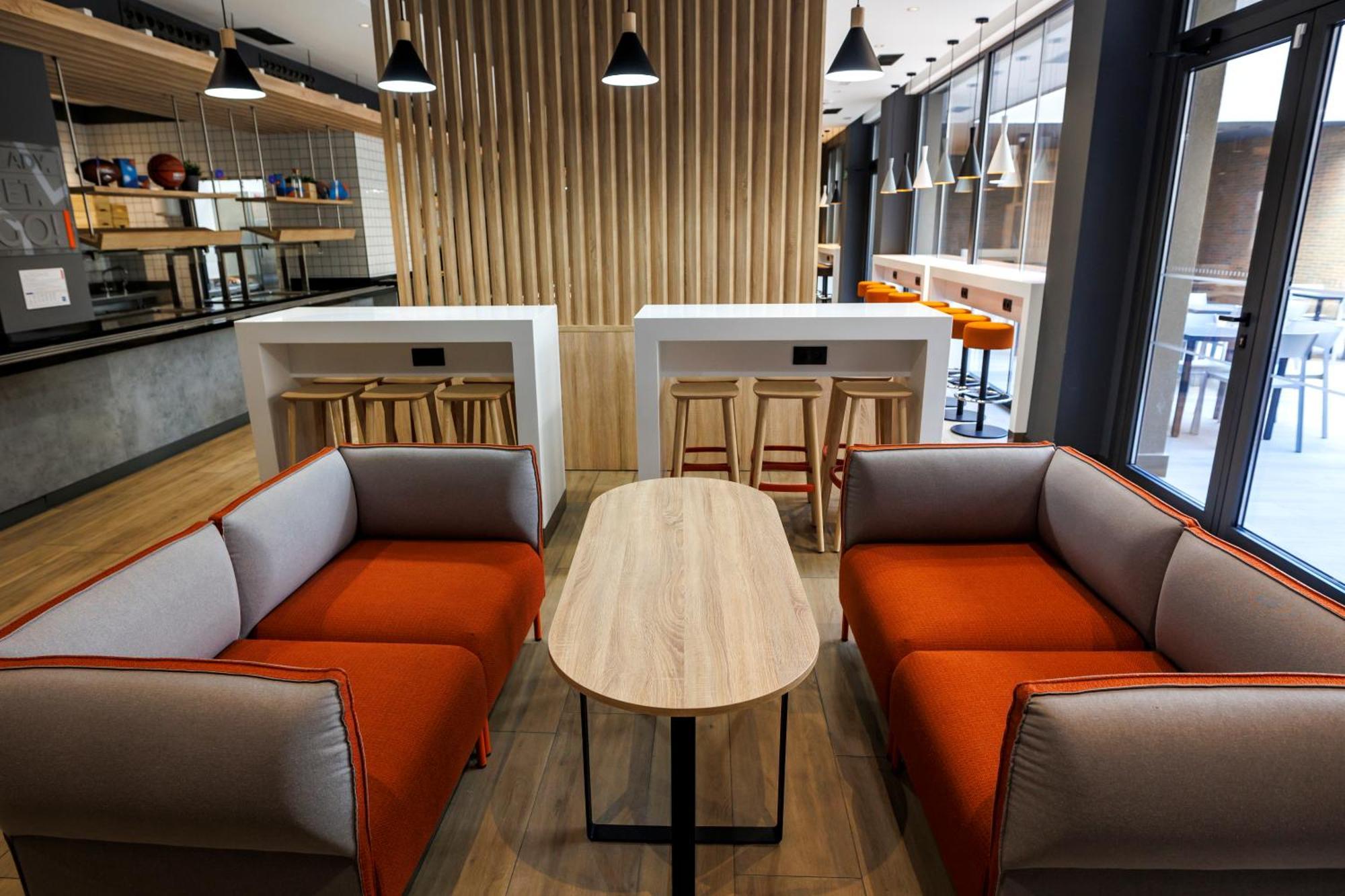 Ibis Budget Logrono Centro Esterno foto