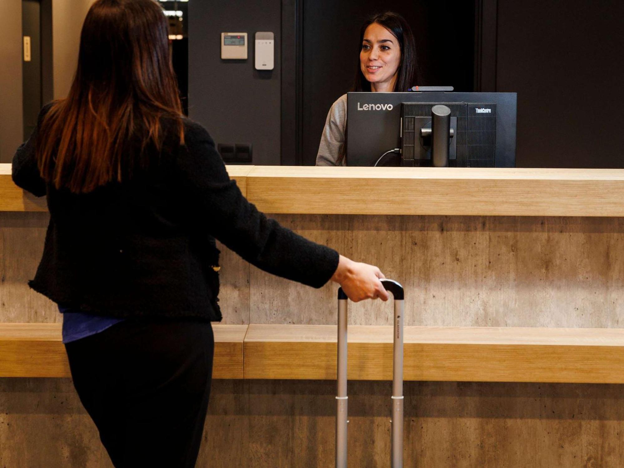 Ibis Budget Logrono Centro Esterno foto