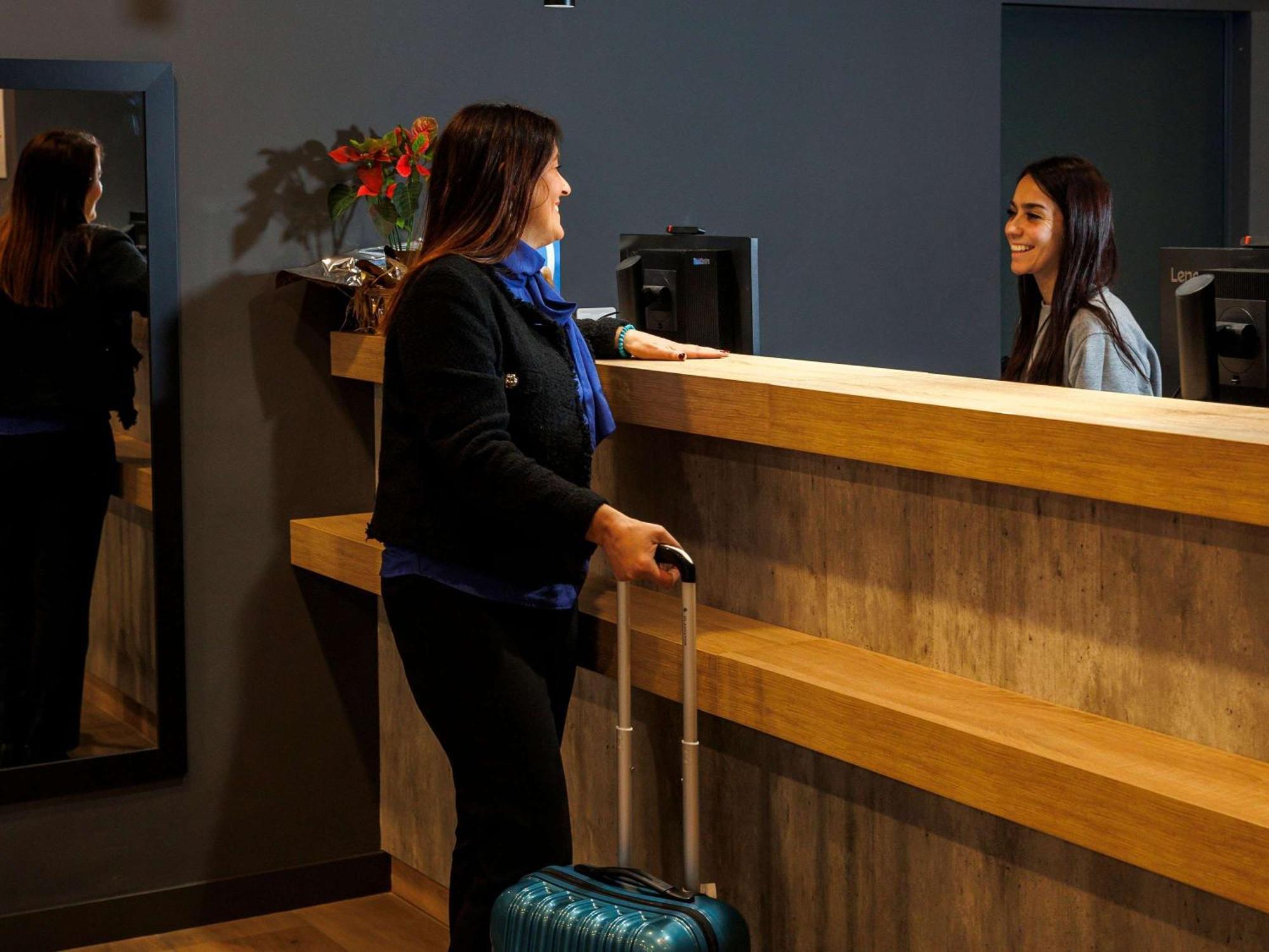 Ibis Budget Logrono Centro Esterno foto